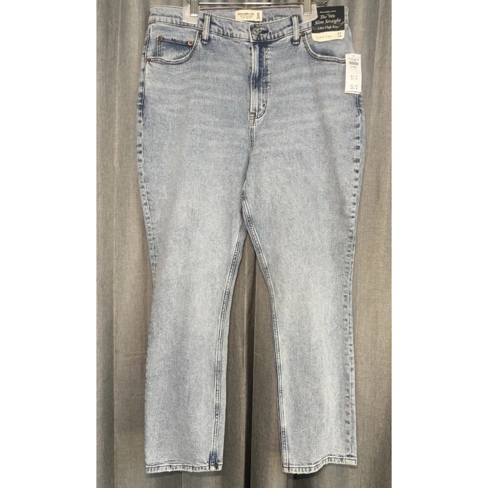 NWT Abercrombie & Fitch The 90s Straight Ultra High Rise Curve Love 33/16S Short